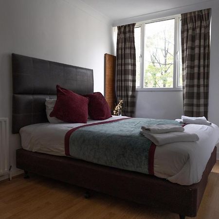 London - 4 Bed - Sleeps 8 - Garden - Pet Friendly Villa Bagian luar foto