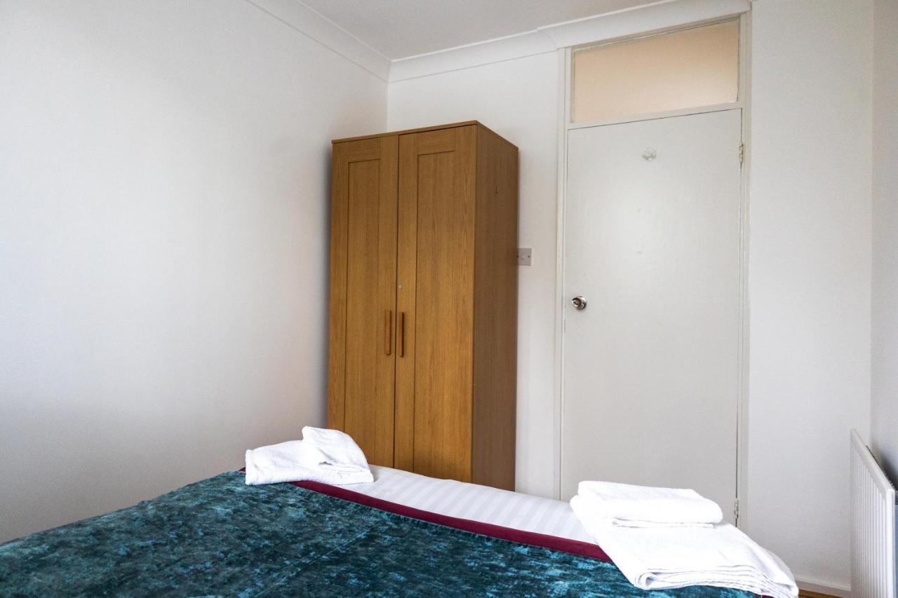 London - 4 Bed - Sleeps 8 - Garden - Pet Friendly Villa Bagian luar foto