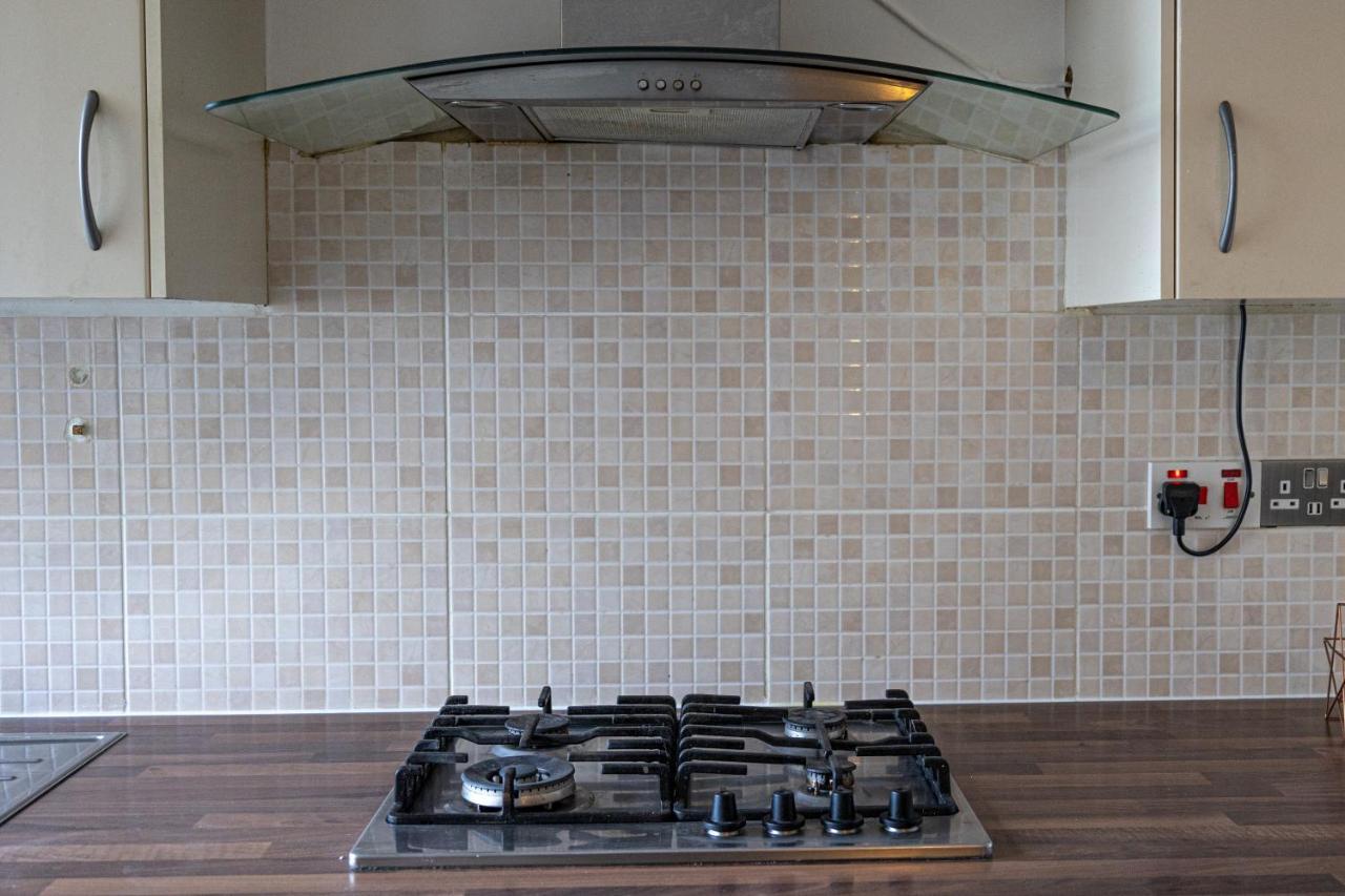 London - 4 Bed - Sleeps 8 - Garden - Pet Friendly Villa Bagian luar foto