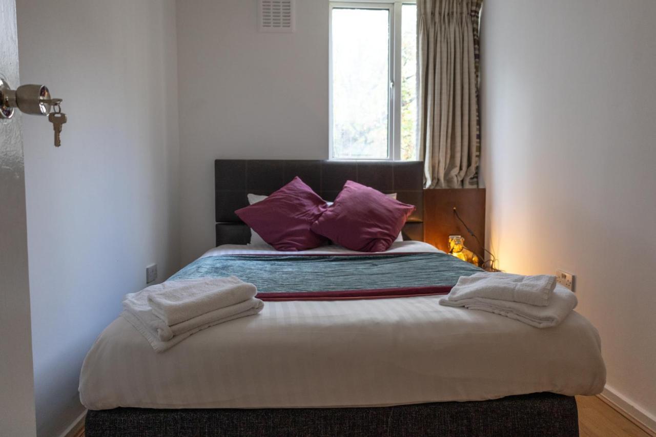 London - 4 Bed - Sleeps 8 - Garden - Pet Friendly Villa Bagian luar foto