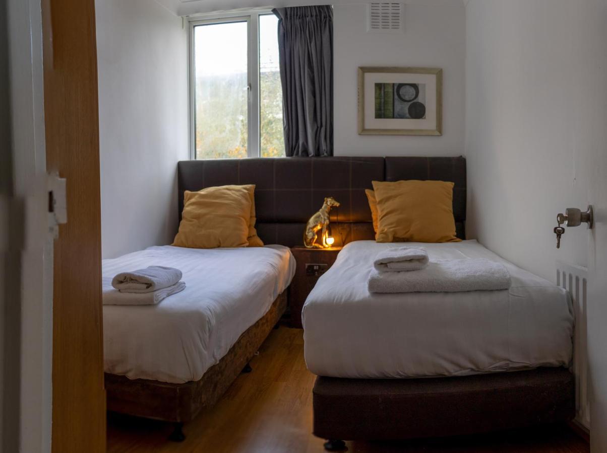 London - 4 Bed - Sleeps 8 - Garden - Pet Friendly Villa Bagian luar foto