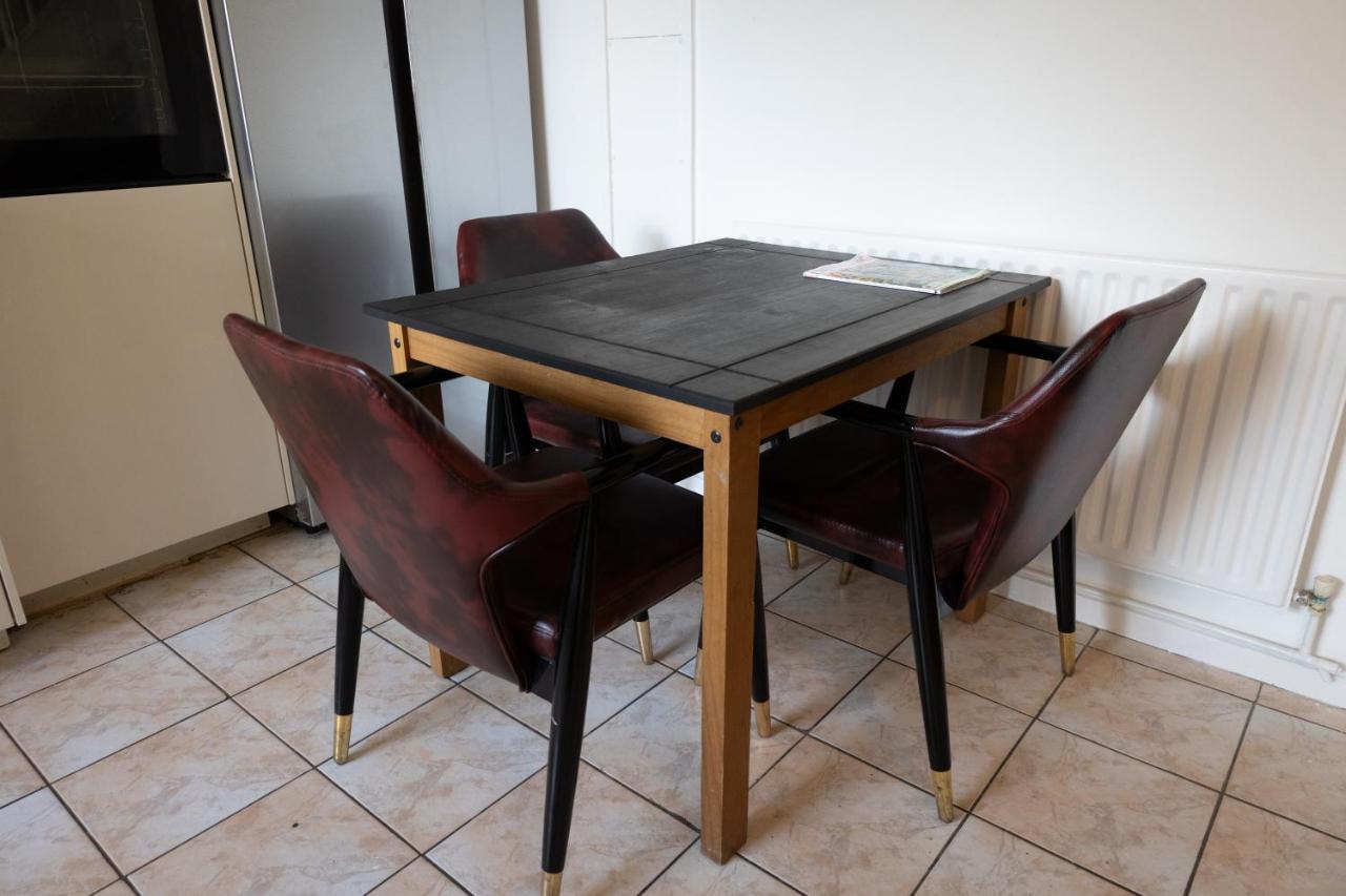 London - 4 Bed - Sleeps 8 - Garden - Pet Friendly Villa Bagian luar foto