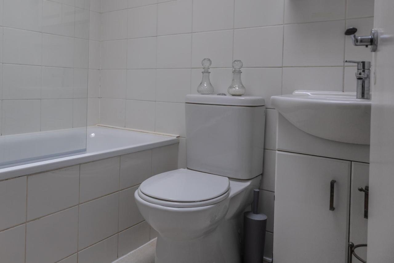 London - 4 Bed - Sleeps 8 - Garden - Pet Friendly Villa Bagian luar foto