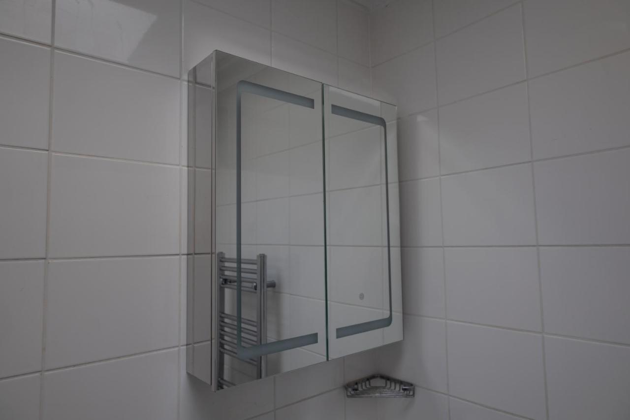 London - 4 Bed - Sleeps 8 - Garden - Pet Friendly Villa Bagian luar foto